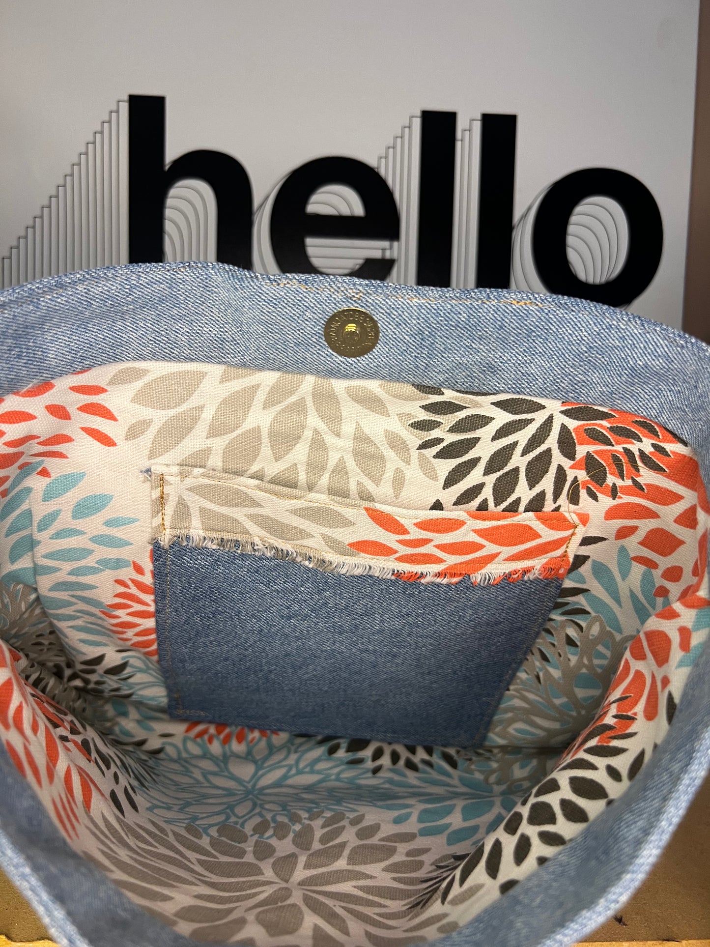 Denim shoulder bag with multi color lining